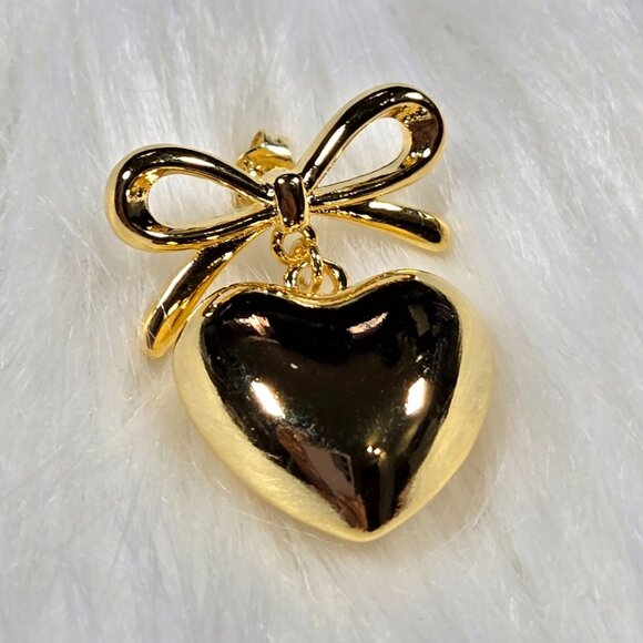 Gold Fashion Bow & Heart Dangling Earrings – Elegant Statement Jewelry - Picture 2 of 2